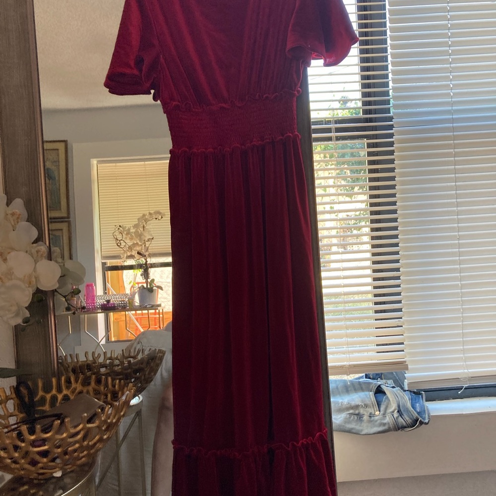 Beautiful velvet dress size medium. Very soft and comfortable